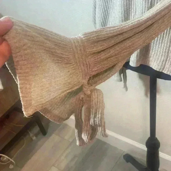 Lucky Brand Gray SOFT Ribbed Sweater with Tie-Sleeves - Size M - Picture 3 of 8